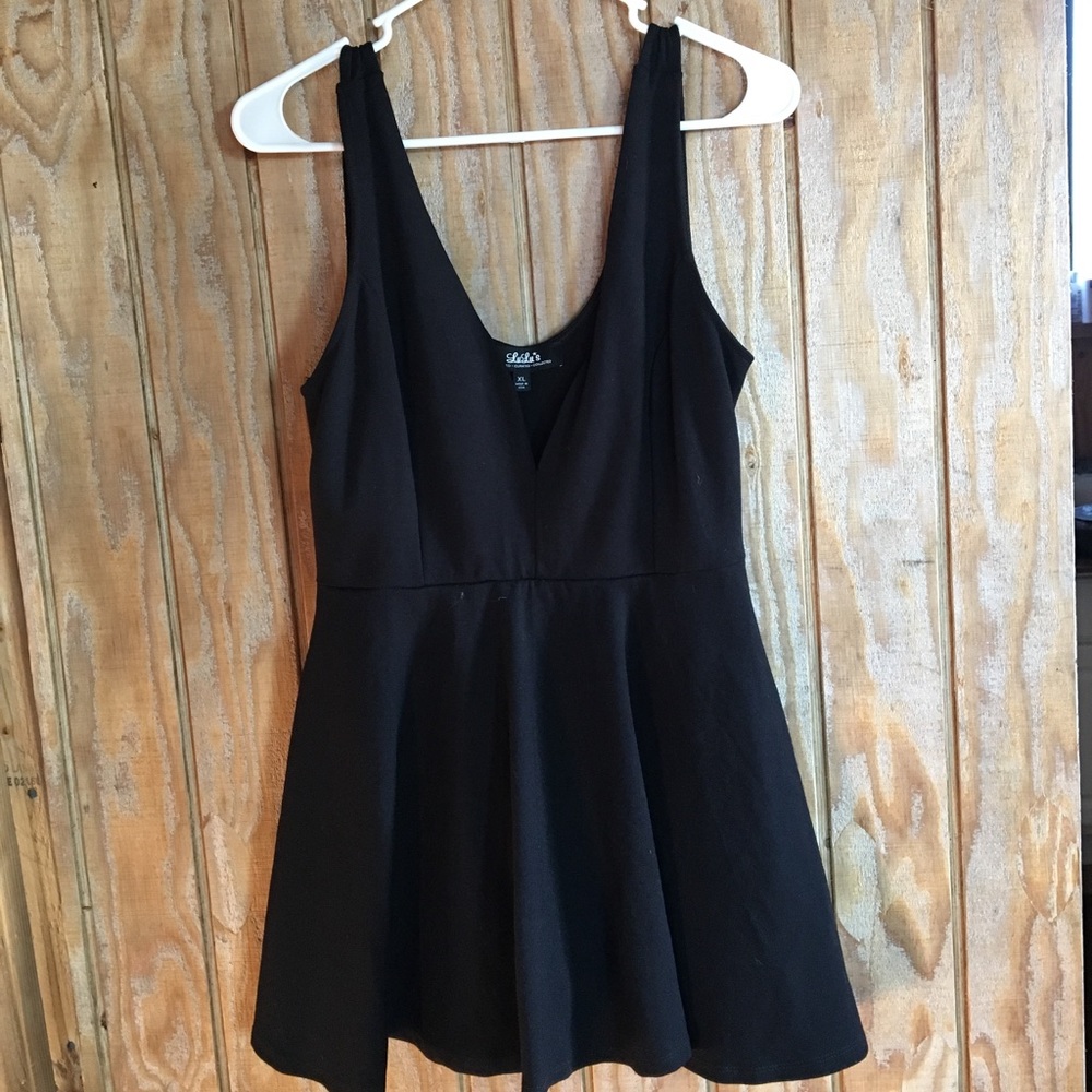 Lulu's deep plunge Skort (NEVER WORN)